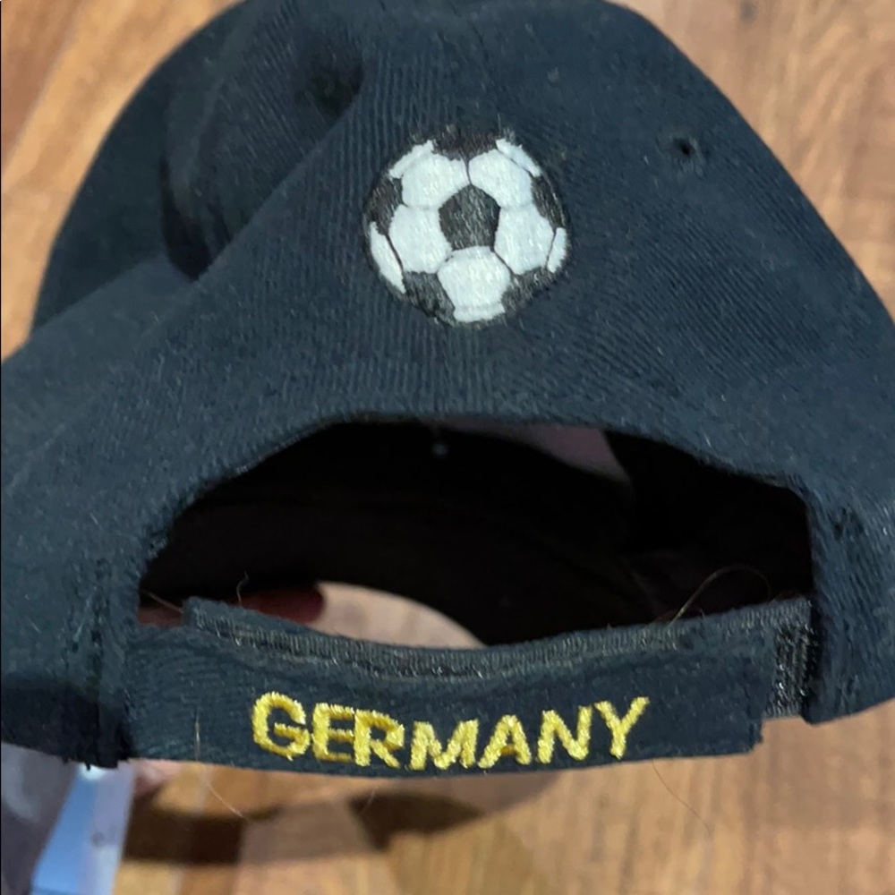 Baseball cap - Picture 2 of 2